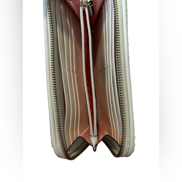 Victoria's Secret White Woven Zip-Around Wallet - Picture 8 of 8